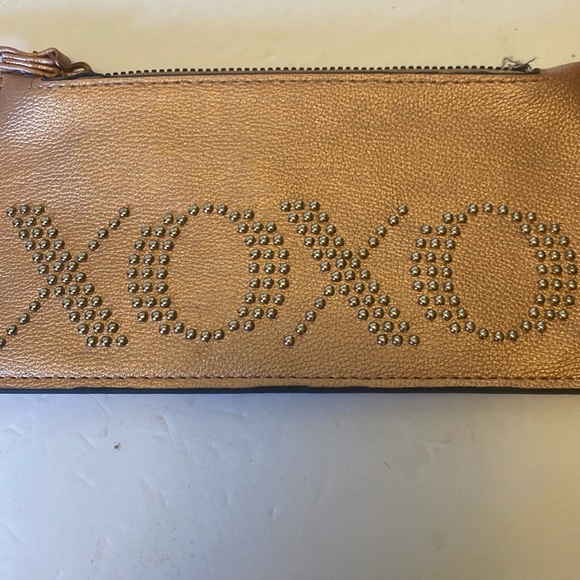 GUC. XOXO bronze, metallic wallet/wristlet. - Picture 4 of 12